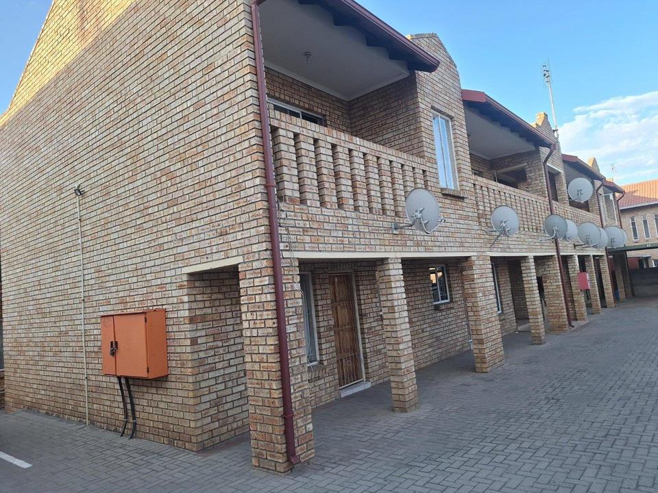1 Bedroom Apartment / flat for sale in Rustenburg Central - P24-116963105