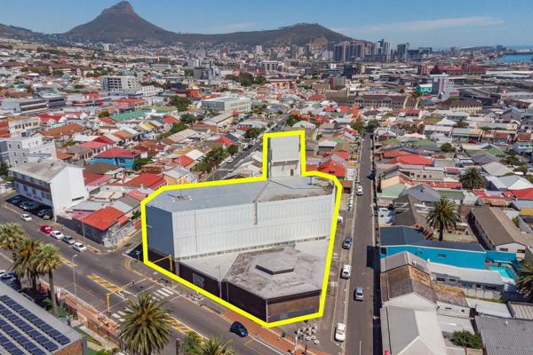 Extent: +/- 2 585 sqm | Prominent corner property | Three road frontages | Zoning: ...