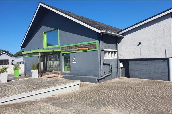 Discover a prime commercial space with this spacious 770m2 office and showroom property ...