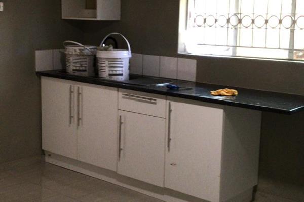 This nice and homely bachelor flat is perfectly located in Country view in Midrand. It ...