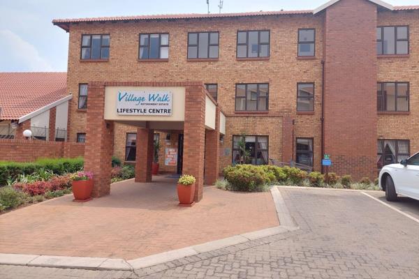 Welcome to this lovely unit set in Village Walk, Brentwood Park, Benoni. Great location with easy access to shopping centres, doctors ...