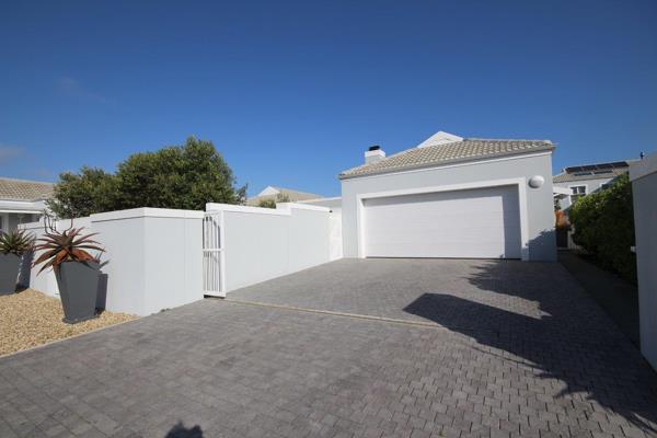 This neat fully furnished house is in a very secure estate near the Table Bay Mall and all schools.
3 Km from the beach!
The house ...