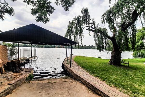 Set on the luxurious banks of the serene Vaal River, this breathtaking multi-level exquisite home truly give the ultimate living ...