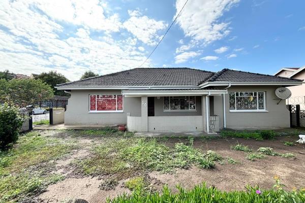 This large family home is up for rental for R7500pm, prepaid water and electricity. This large property offers 3 bedrooms, 1 bathroom ...