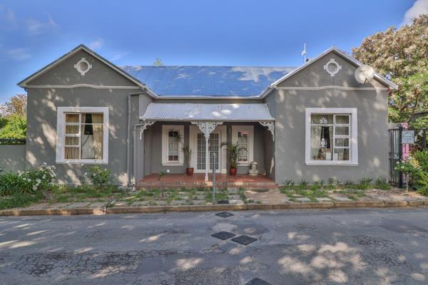 Just steps from Villiersdorp’s Main Road, this heritage gem offers an exceptional blend ...