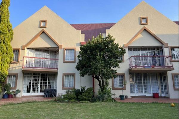 2 beds 1 bath Forsale in NOORDWYK Midrand. 

First Floor 2 beds 1 bath spacious apartment. 

This unit is situated in a secure ...