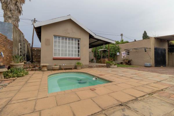 Charming 2-Bedroom Home with Splash Pool &amp; Lovely Garden For Sale in Geduld Ext,

Discover this delightful home in Geduld Ext ...