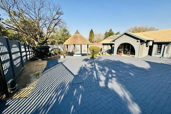 Discover this beautifully renovated family home nestled in a secure cul de sac in the sought-after Bloubosrand area, just minutes from ...