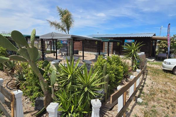 We proudly present this exceptional smallholding offering the perfect combination of peaceful country living and unbeatable ...