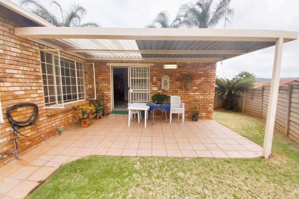 View by Appointment: Lovely single story unit with open plan living areas and low maintenance garden. All 3 bedrooms have laminate ...