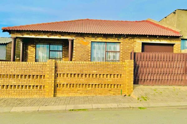 BEAUTIFUL HOUSE FOR SALE IN TEMBISA 

Looking for a property in the most sought after suburb of Tembisa? Look no further. 

This ...