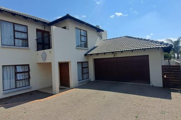 This family friendly home comes with 3 bedrooms, 2.5 bathrooms, open plan kitchen ...