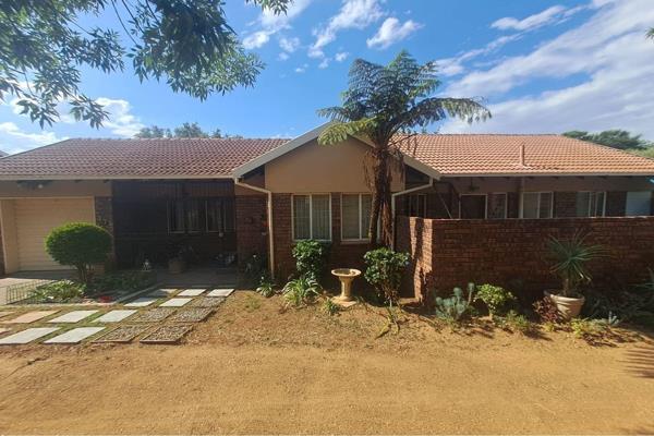 Welcome to your future home nestled in the heart of The Reeds, Gauteng, South Africa. This exquisite 3-bedroom house  is now available ...