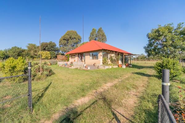 This contemporary country home is situated in Lammermoor Conservancy in Muldersdrift is ...