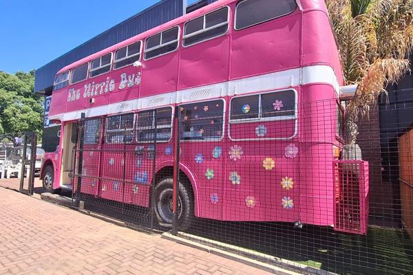 This unique and fully renovated bus offers a mobile setting, ideal for a coffee shop or ice cream parlor on wheels. With a stylishly ...