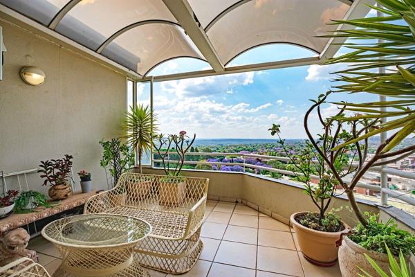 Upper Killarney Sceneric stunning views: 

Modern 3-Bedroom Apartment with Stunning Views of Johannesburg. This spacious 3-bedroom ...