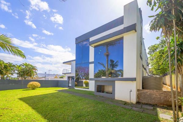 This stunning, fully furnished, designer home sits on a vast plot, offering an exceptional lifestyle with breathtaking ocean views. ...