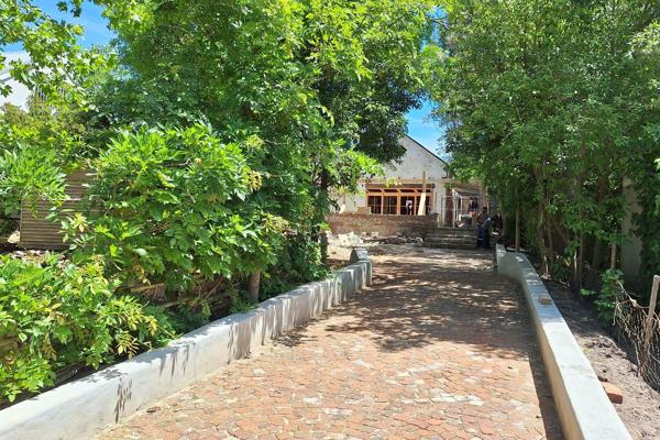 Prime location. Unique opportunity to live in charming Greyton &amp; run your own restaurant in a beautifully converted barn with wrap ...