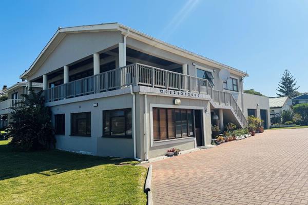 EXCLUSIVE MANDATE - Welcome to an exceptional investment property with location, location, location... nestled in Kleinbaai, a gem ...