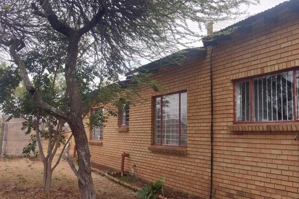 Welcome to this charming smallholding located in the peaceful area of Bultfontein. This property offers a perfect balance of country ...