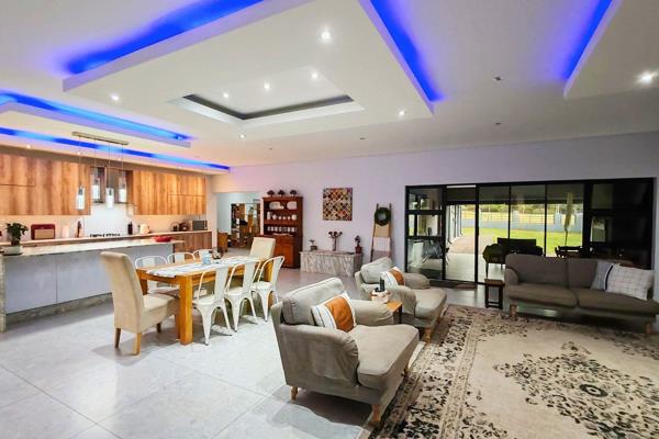 Property with a view of the fairway of golf course. 
Property is a simplex house of 350 square meters. 
On entrance you have a very ...