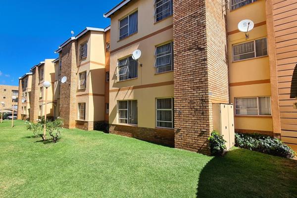 Exclusive Mandate

Presenting this charming 1 bedroom apartment located in the sought-after Varsity Lodge complex, conveniently ...