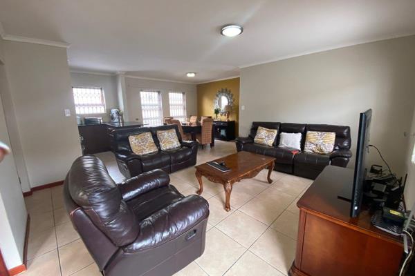 Lovely and spacious 3-bedroom home with 2 full bathrooms, double garage, granite top kitchen, scullery, well point, covered braai area ...