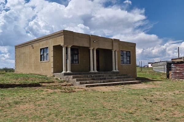 Exclusive Sole Mandate. A spacious well-built flat roof house with aluminium windows in Osizweni, suitable for a large family. The ...