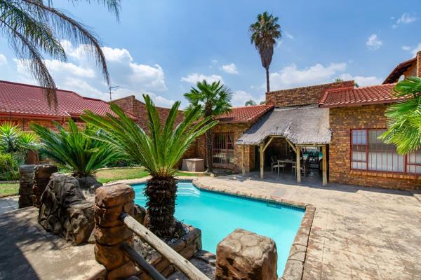 A maintenance free home in the secure, boomed-off suburb of Marais Steyn Park
This well loved face brick home combines low maintenance ...