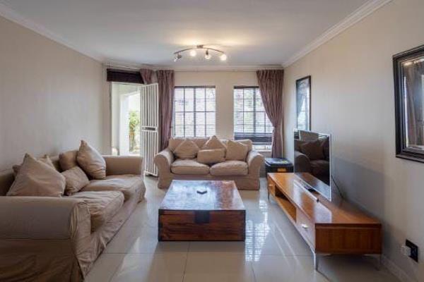 Unfurnished/ Furnished Townhouse and cats allowed 

Gorgeous and spacious 3 bedrooms, 2 bathrooms ground floor Townhouse situated in ...