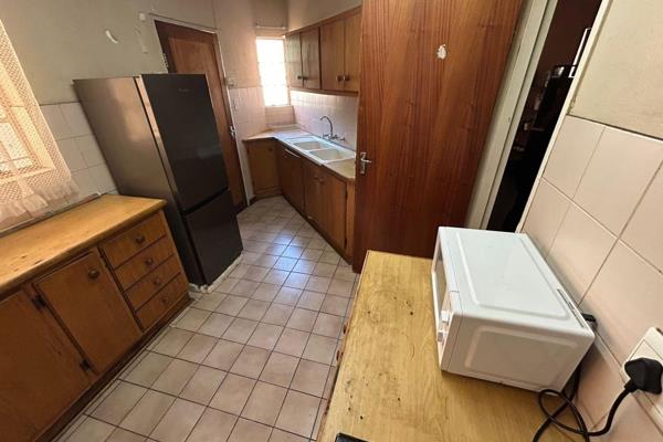 Don&#39;t miss an opportunity to invest in student accommodation, with this four-bedroom unit that can accommodate six students. It has ...