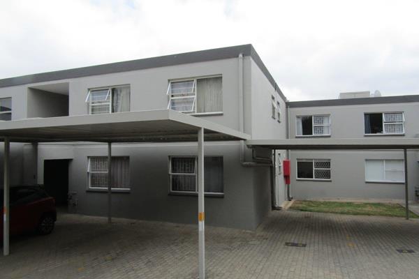 Open plan kitchen with a breakfast nook to dining area and then lounge to a balcony

3 ...