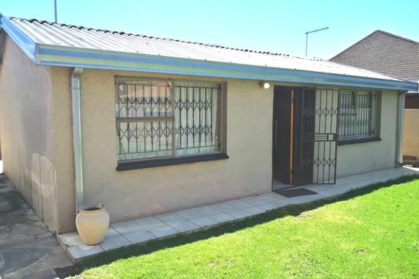 Stunning 2 bedroom house in Pimville

Admin fee and deposit required.

 
Available 1 December.

2 bedrooms, both bedrooms with ...