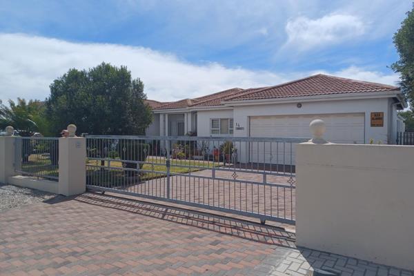 Modern 3 bedroom home for sale in Velddrif on the Cape West Coast

Move-in ready and ...