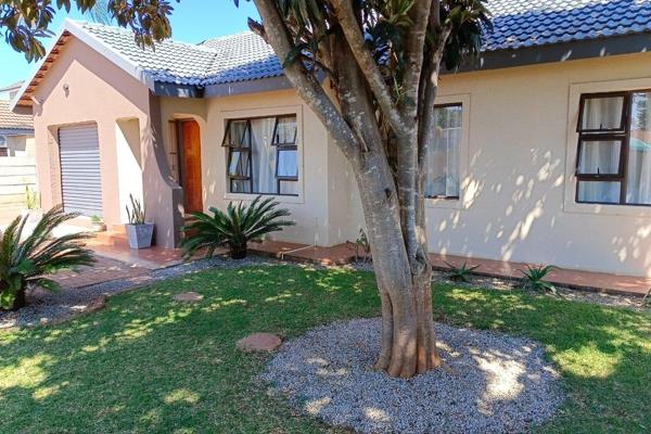 Affordable neat house in a very nice area of Bendor.
House:
3 bedrooms, 1 bathroom, lounge, kitchen scullery, single garage, double ...