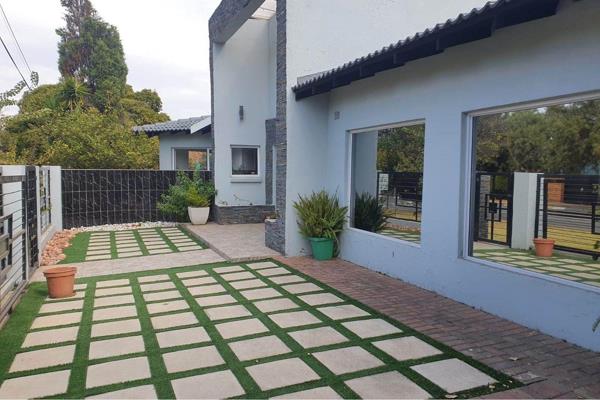 &quot;Charming 1-BR communal room for R6000/Month&quot;
Discover your perfect urban retreat at this enchanting apartment for rent ...