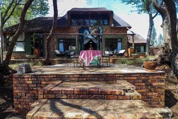 BED AND BREAKFAST FOR SALE

The Current Income the property generates in High season is R 3 100/night.
And in Low season R 1 ...