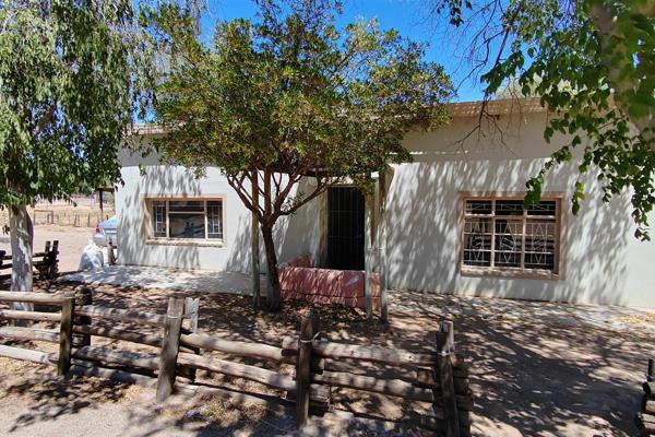 Imagine wakiIng up to the sound of birdsong, surrounded by the peace and quiet of a sprawling smallholding. This charming 2-bedroom ...