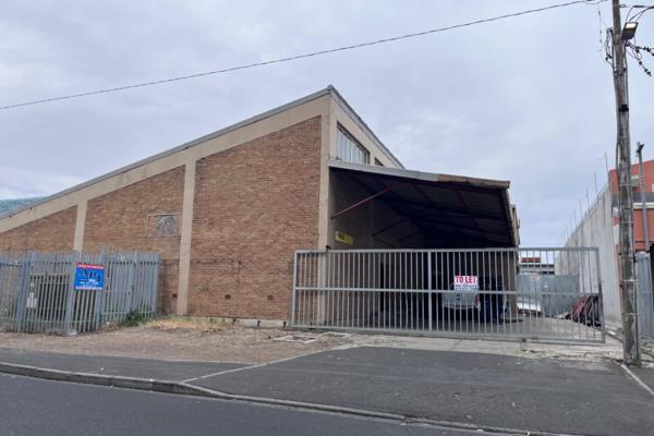 Spacious Warehouse with Retail Capability and/or Cash and Carry

Total Area: ...