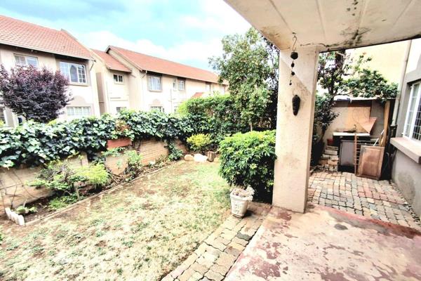Pet friendly one bedroom plus study ground floor unit | private garden | great value | ...