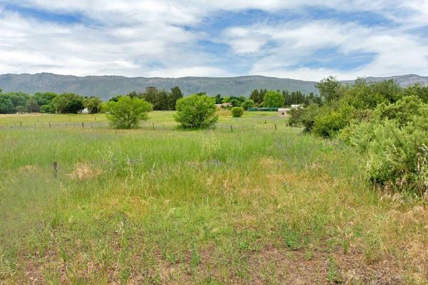 Exclusive to Harcourts - Located in the scenic Drosdy area of Tulbagh, this versatile 1.75-hectare smallholding offers endless ...