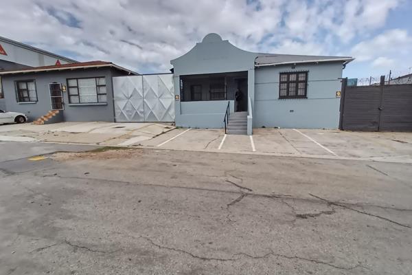 We are excited to offer this 220m2 small business premises, situated on highly visible Commercial Road, Sidwell, Port Elizabeth, packed ...