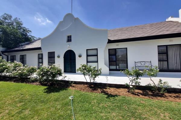 This is a rare chance to own one of the most stunning Kaaps-Hollands style homes in town! This unique, statement-making property ...