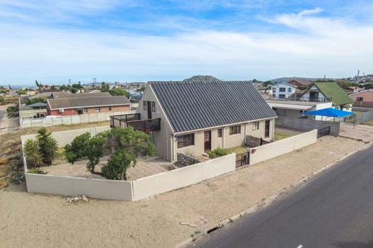 4 Bedroom House for sale in Saldanha Central