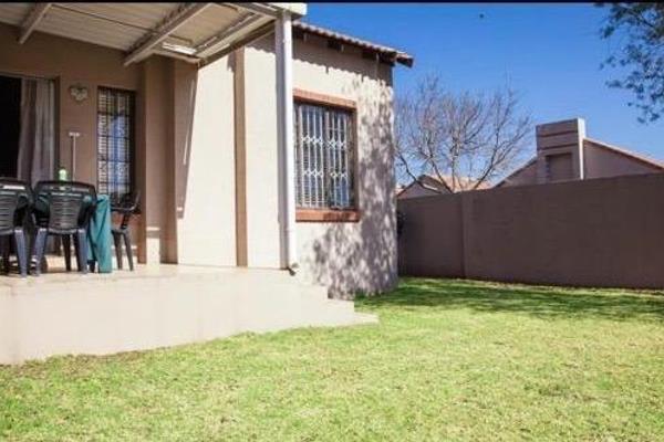 Spacious Two Bedroom Townhouse for Sale
Nestled in the heart of Mooikloof Ridge, just a stone&#39;s throw away from the Woodlands Mall ...