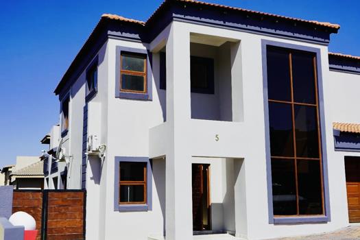 5 Bedroom House for sale in Woodhill Estate