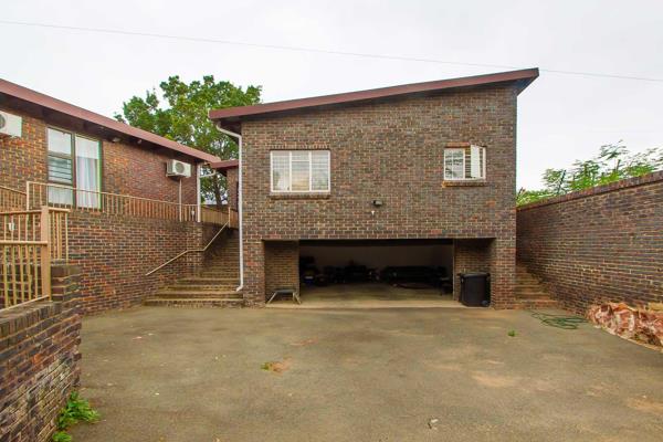 One full bedroom cottage with full en-suite,open lounge&amp;dining interleading to kitchen with full cupboards, hob and oven. metered ...