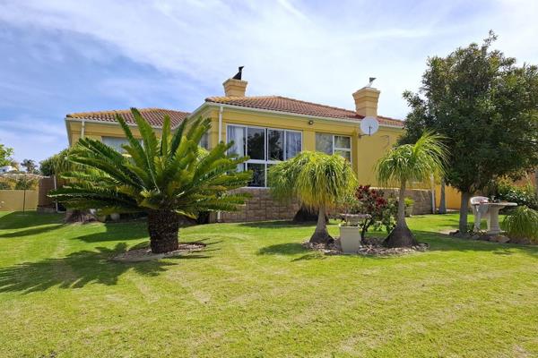 A little piece of paradise in the heart of the most desirable part of Jeffreys Bay.  This pristine home situated in a very sought after ...