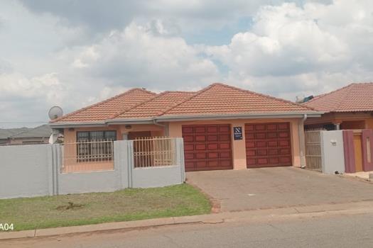 3 Bedroom House for sale in Vosloorus