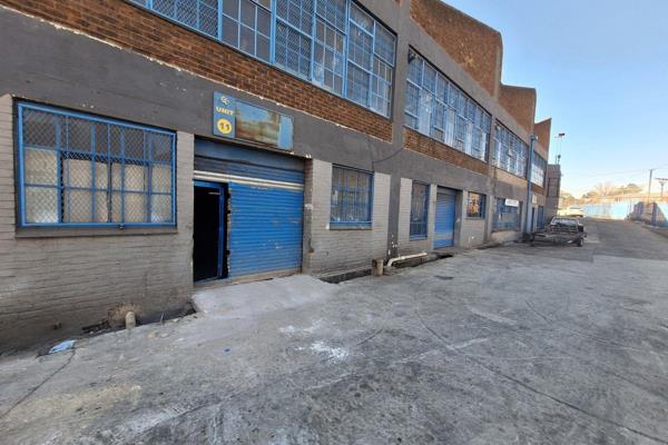 Located in the thriving industrial hub of Industria West, this 200-square-meter property ...